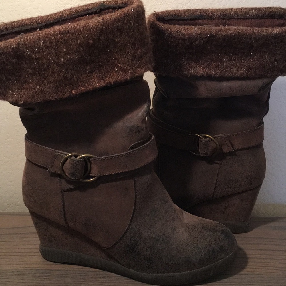 Roxy Wedge Boots